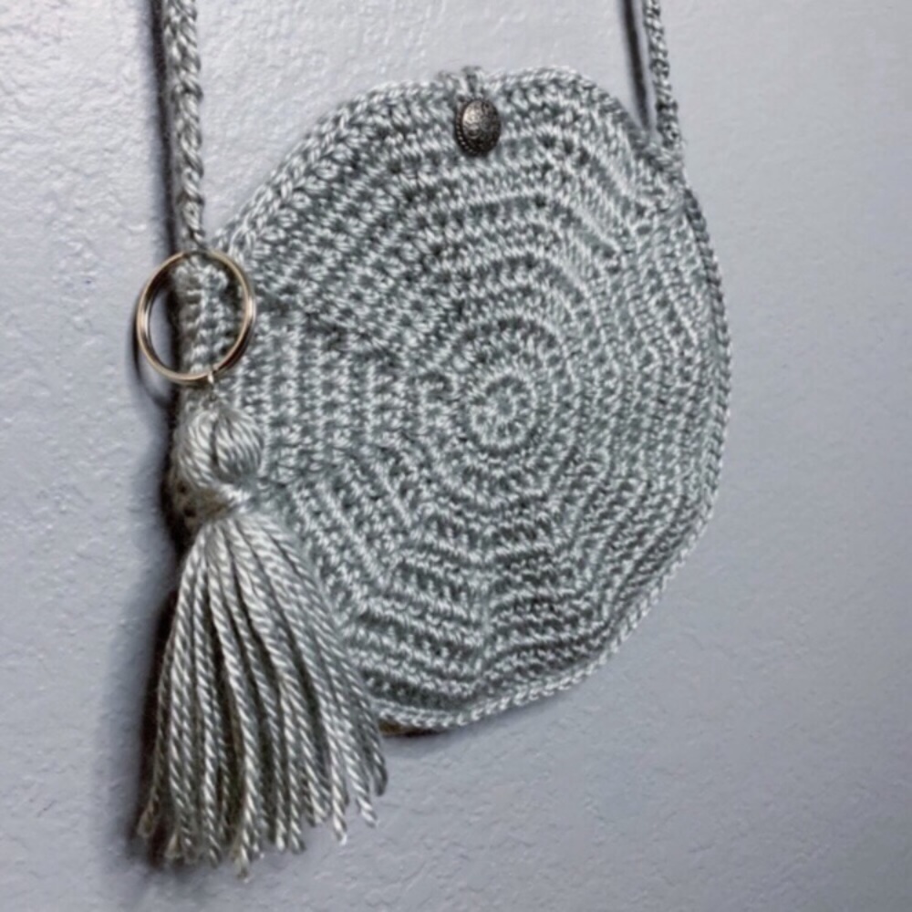 Cute Crocheted Small Silver Circle Crossbody Purse!✨ - Picture 3 of 8